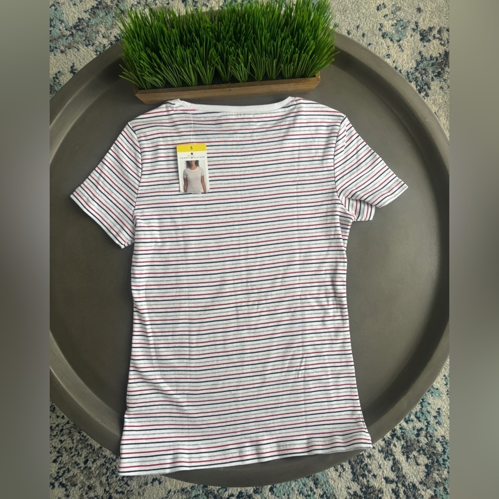 Tommy Hilfiger Cream Fitted Short Sleeve Tee Size Small NEW - Picture 3 of 7